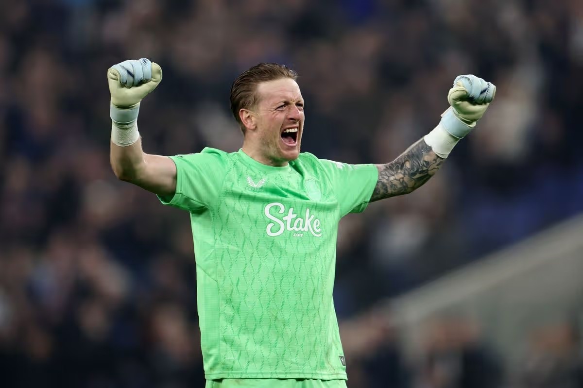 Jordan Pickford vẫn là chốt chặn đáng tin cậy của Everton và tuyển Anh.