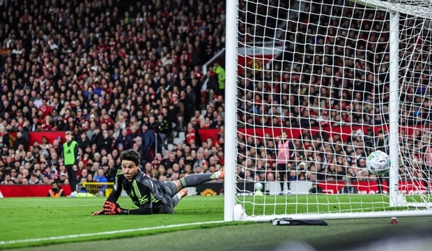 Trận thua đáng tiếc của Senne Lammens và Man United.