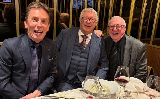 Alex Ferguson chiêu đãi Ken Doherty và Dennis Taylor buổi tối ở Old Trafford