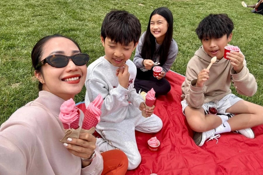 Ốc Thanh Vân một mình xoay xở khi đưa 3 con sang Australia du học. 

