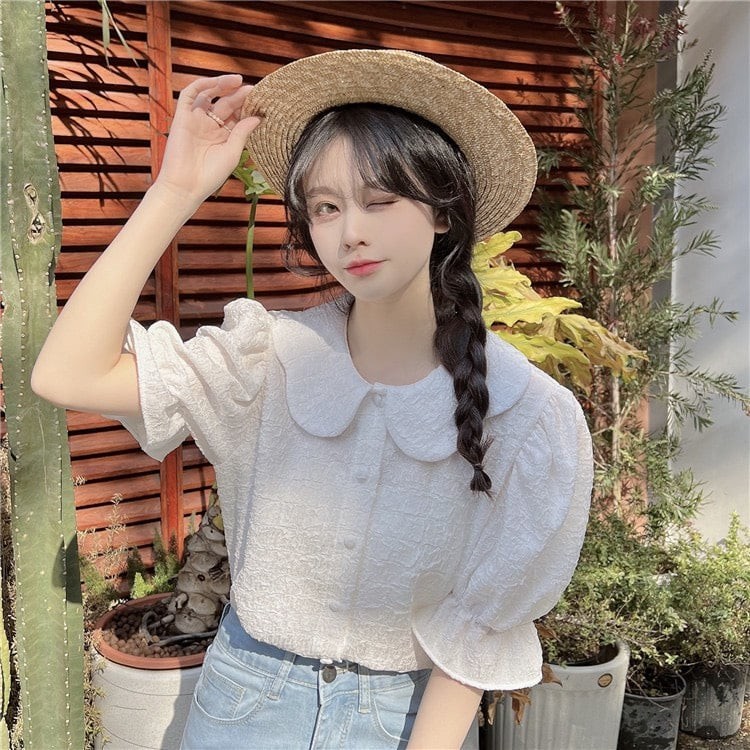 Thiết kế này đặc biệt phù hợp với những ai muốn theo đuổi phong cách nữ tính mà vẫn giữ được sự trẻ trung, linh hoạt.