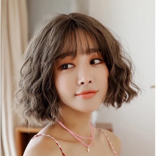 Chỉ cần thêm một chút sản phẩm giữ nếp ở phần đuôi, tóc đã có thể duy trì độ mềm mại suốt cả ngày.

