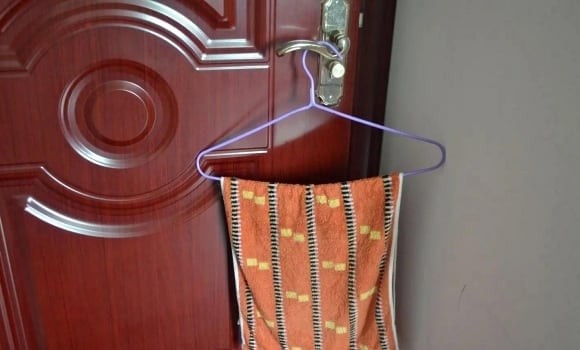 Việc sử dụng thêm giấm trắng trong nước ngâm còn giúp khử mùi, góp phần làm không gian trong lành hơn.