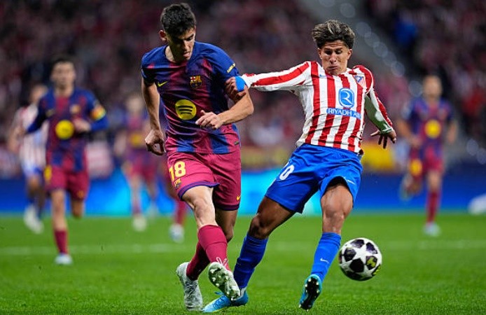 Trung vệ: Gerard Martin – 7.0 điểm Martin cho thấy sự điềm tĩnh đáng kinh ngạc trong một trận đấu lớn. Anh có pha cản phá xuất thần để từ chối bàn thắng của Antoine Griezmann trong hiệp một. Khả năng chuyền bóng chính xác và sự quyết đoán trong các tình huống tranh chấp 50-50 là điểm cộng lớn của anh.