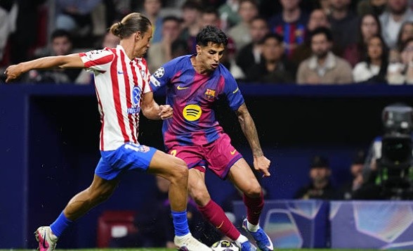 Hậu vệ trái: Joao Cancelo – 7.0 điểm Tuyển thủ người Bồ Đào Nha luôn chủ động dâng cao để hỗ trợ tấn công và tạo ra sự đột biến bên hành lang cánh trái. Mặc dù vậy, trong một ngày mà hàng thủ Atletico lùi sâu, các quả tạt và đường chuyền cuối cùng của anh vẫn thiếu đi một chút sắc lẹm để thành bàn.