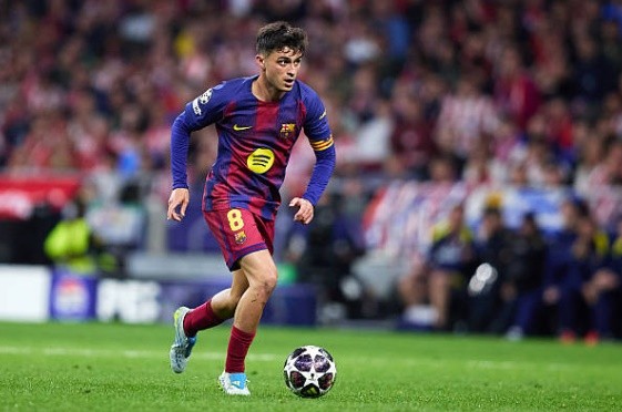 Tiền vệ trung tâm: Pedri – 7.1 điểm Pedri vẫn là linh hồn trong lối chơi của Blaugrana với khả năng thoát pressing và điều tiết nhịp độ thượng thặng. Dù có phần hụt hơi trong các cuộc đấu thể lực ở hiệp hai trước sức ép của đội chủ nhà, những đường chuyền của anh vẫn mang lại sự an tâm tuyệt đối.