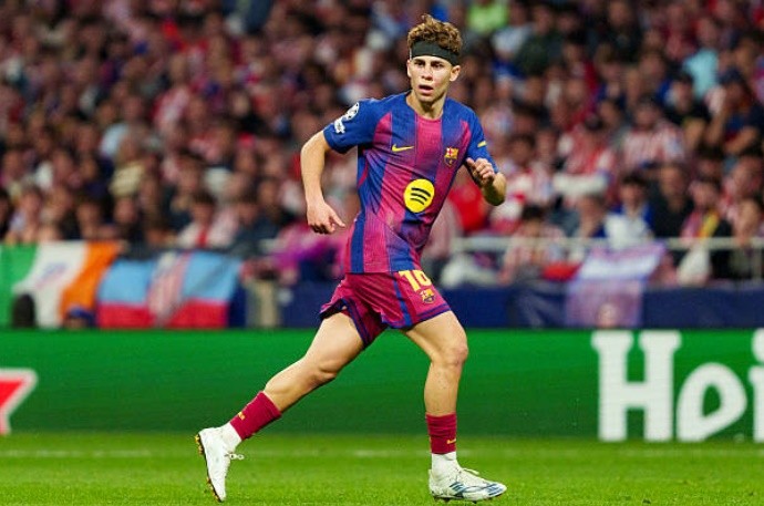 Tiền đạo cánh trái: Fermin Lopez – 6.7 điểm Fermin là mắt xích kém hiệu quả nhất trong hệ thống tấn công của Barcelona trận này. Dù di chuyển không bóng rất nỗ lực, anh đã bỏ lỡ một cơ hội mười mươi từ cú đánh đầu cận thành và không tạo ra nhiều đột biến như các đồng đội.