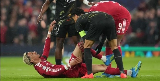 Ekitike dính chấn thương nghiêm trọng.