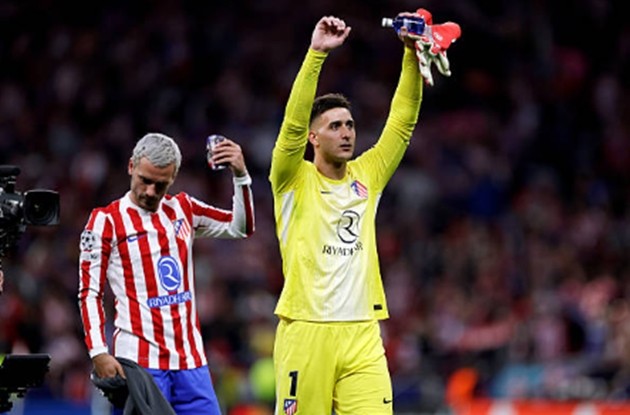 Thủ môn: Juan Musso – 7.0 điểm Dù để thủng lưới 2 bàn sớm, Musso chính là cầu thủ xuất sắc nhất nơi hàng thủ. Anh có ít nhất 3 pha cứu thua mười mươi trong hiệp hai, ngăn chặn nỗ lực lội ngược dòng của Barca. Điểm 7 phản ánh đúng sự tập trung và những nỗ lực cá nhân tuyệt vời của thủ thành người Argentina để sửa sai cho các đồng đội phía trên.