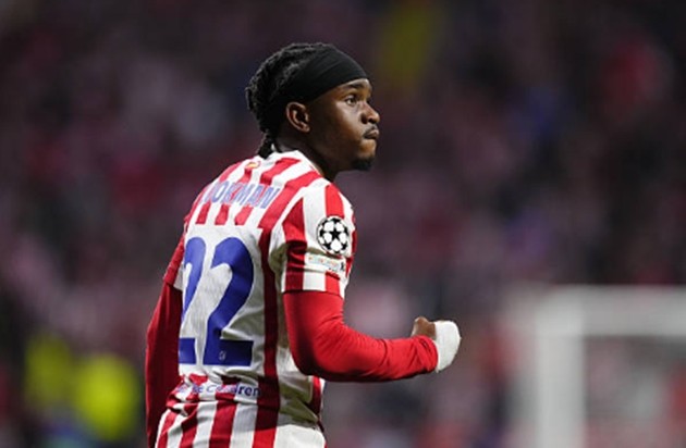 Tiền vệ trái: Ademola Lookman – 7.0 điểm Người hùng của trận đấu. Trong một thế trận bị lép vế, Lookman đã tận dụng cơ hội duy nhất để ghi bàn thắng 