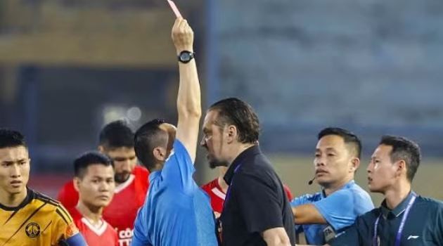 Velizar Popov là HLV đầy cá tính.