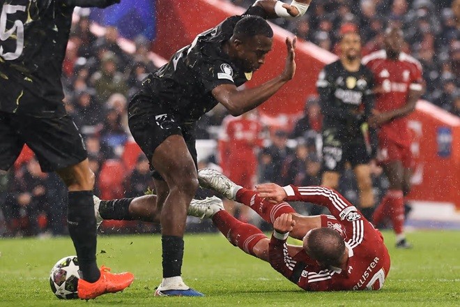 Đáng tiếc khi tình huống penalty lại bị từ chối.