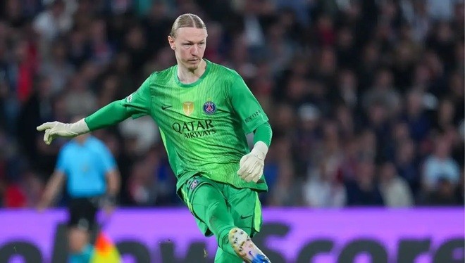 Matvey Safonov - 8,4: Điểm sáng lớn nhất của anh trong trận đấu là pha cản phá xuất sắc cú sút xa hiểm hóc từ Cody Gakpo.