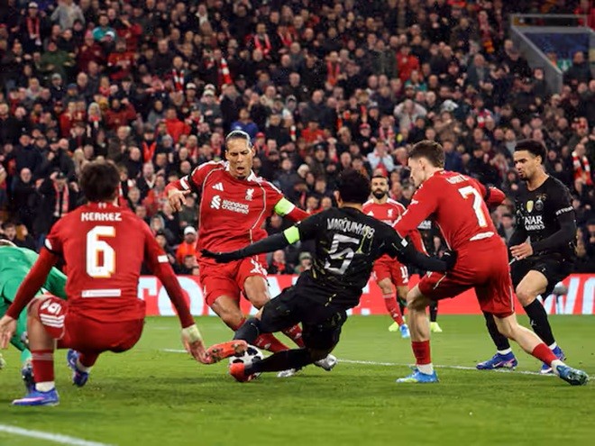 Marquinhos - 7,6 điểm: Dù Liverpool đã tạo ra sức ép lớn trong một khoảng thời gian dài, nhưng trung vệ này cùng người đá cặp đã thi đấu xuất sắc, đảm bảo rằng không có cơ hội nào của đối thủ thực sự tạo ra mối đe dọa.
