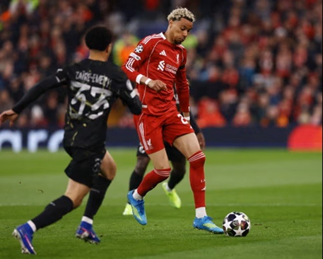 Warren Zaire-Emery - 7 điểm: Tích cực tham gia hoá giải những tình huống tấn công nguy hiểm của Liverpool.