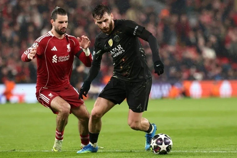 Khvicha Kvaratskhelia - 7,8 điểm: Đóng góp 1 pha kiến tạo quan trọng.