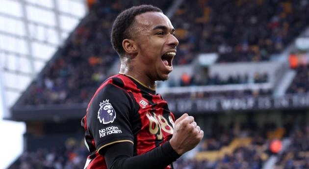  Eli Kroupi Junior là chân sút đầy bùng nổ.