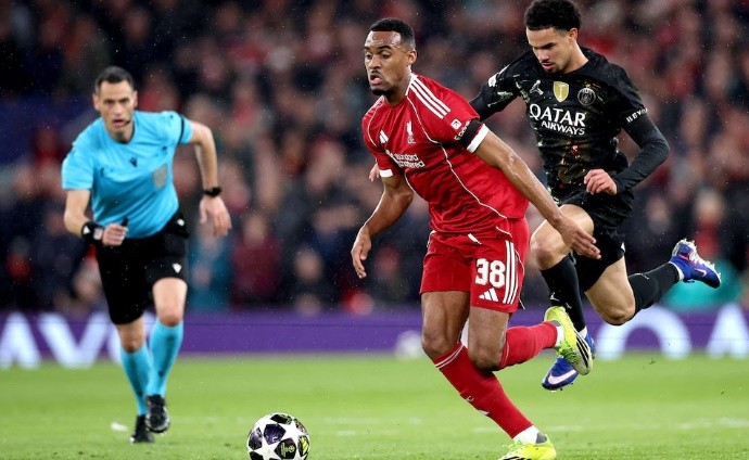 Liverpool đã gây khó khăn cho PSG trong hiệp một.