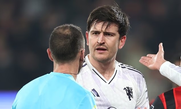 Harry Maguire vắng mặt trận gặp Chelsea.