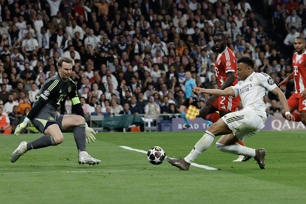 Neuer đã chơi tuyệt hay ở trận lượt đi.