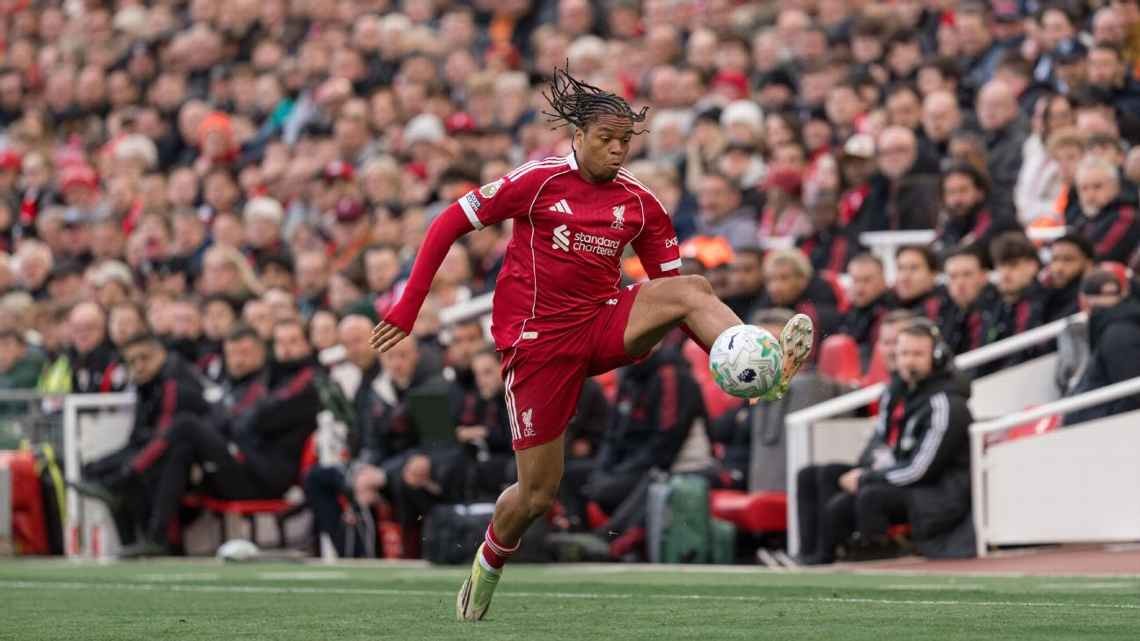 Ngumoha là niềm hy vọng của Liverpool.