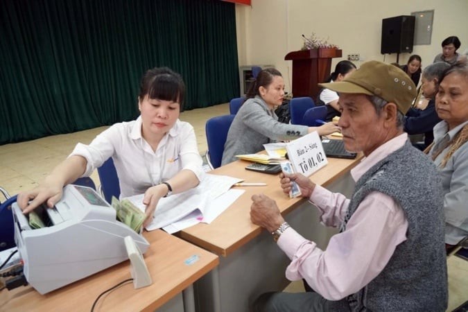 Ở phương án thứ nhất, mức điều chỉnh được chia theo từng nhóm đối tượng. 