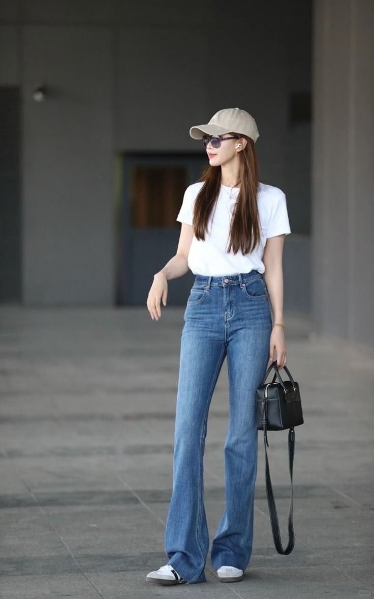 So với jeans, quần ống suông hoặc ống đứng lại mang đến hiệu ứng thị giác tích cực hơn.