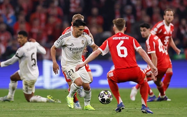 Tiền vệ: Brahim Diaz (6.9) Diaz chơi đầy nỗ lực trong khoảng thời gian có mặt trên sân. Anh tạo ra một vài cơ hội nguy hiểm nhờ kỹ thuật cá nhân lắt léo và sự sáng tạo trong các pha phối hợp nhỏ. Sự hiện diện của anh giúp lối đá tấn công của Real thanh thoát hơn nhiều trong hiệp một.