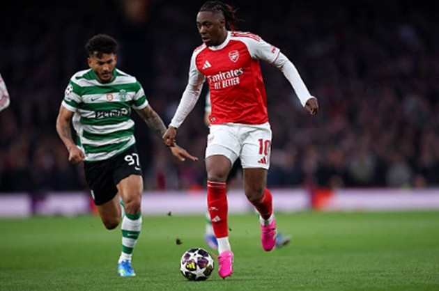 Tiền vệ hộ công: Eberechi Eze – 6.7 điểm Đóng vai trò sáng tạo chính, Eze thường xuyên di chuyển thông minh để đón bóng và gây khó khăn cho hàng thủ Sporting. Thế nhưng, trong một ngày mà đối thủ chơi áp sát quyết liệt, Eze đã không có đủ không gian để tung ra những đường chuyền dọn cỗ hay tự mình ghi bàn.