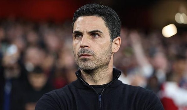 Mikel Arteta tiết lộ lý do thay Viktor Gyokeres ra sớm ở trận đấu với Sporting CP.