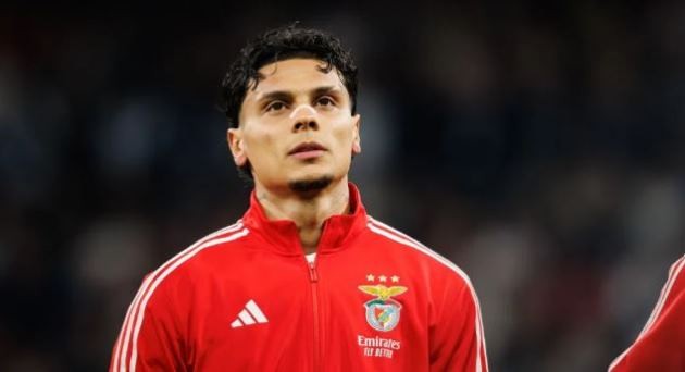 Rios lọt vào tầm ngắm Quỷ đỏ.