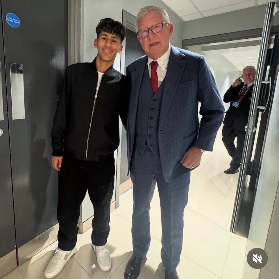 Sir Alex Ferguson và JJ Gabriel.