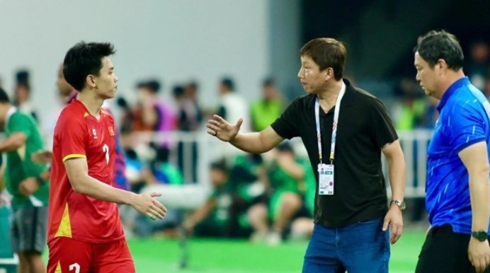 Nhiều khả năng HLV Kim sẽ dồn sức cho ĐTQG.