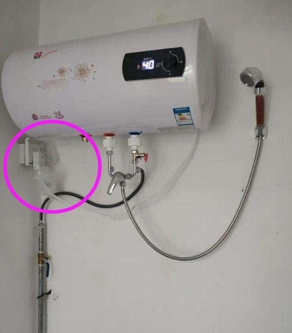 Bình nước nóng là một trong những thiết bị tiêu thụ điện nhiều nhất do công suất lớn.