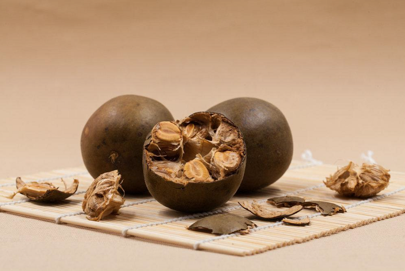 Quả la hán khô – nguyên liệu quen thuộc trong các món trà giải nhiệt