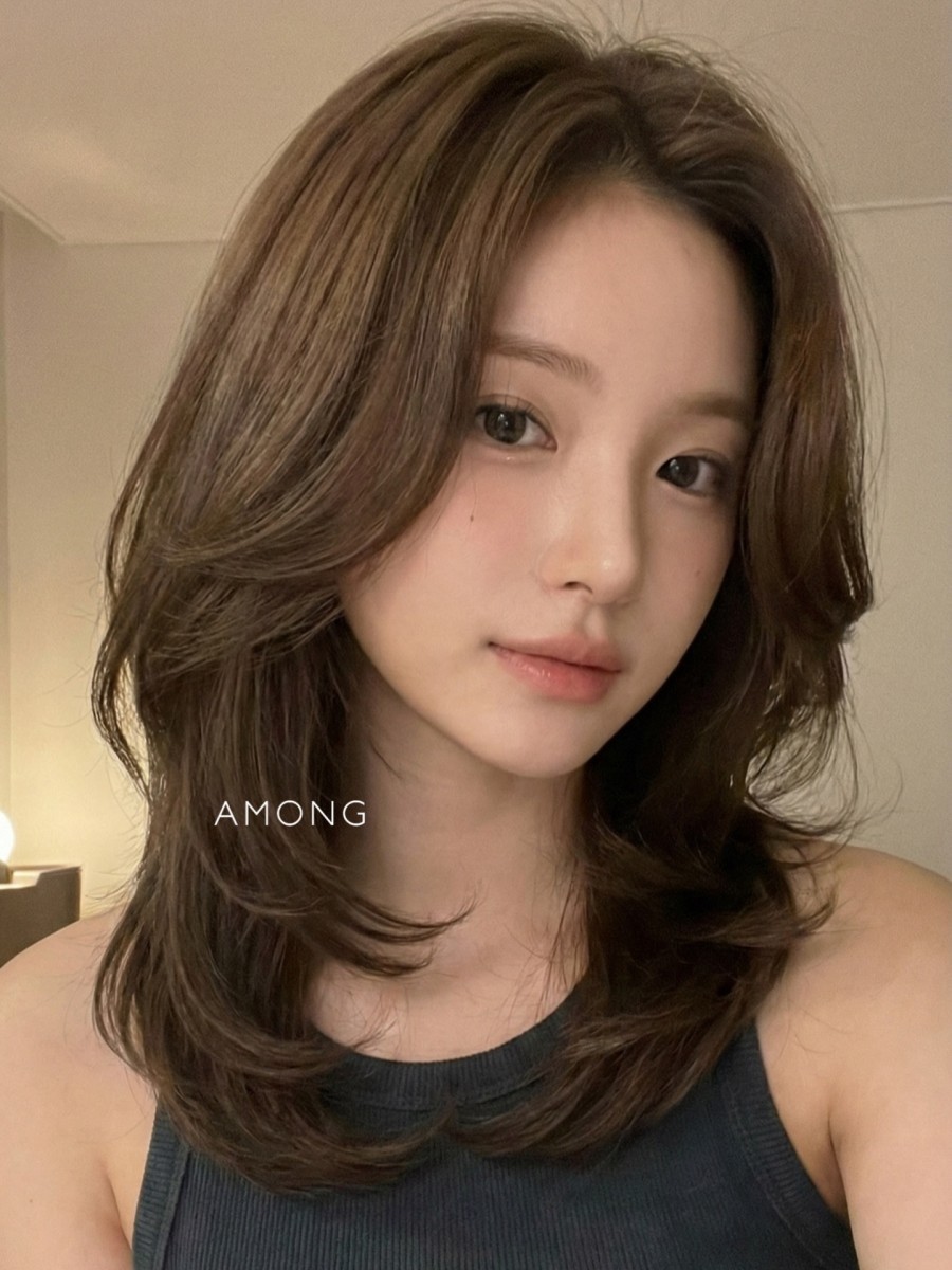 B&ecirc;n cạnh kiểu cắt, m&agrave;u t&oacute;c cũng ảnh hưởng lớn đến tổng thể diện mạo. 