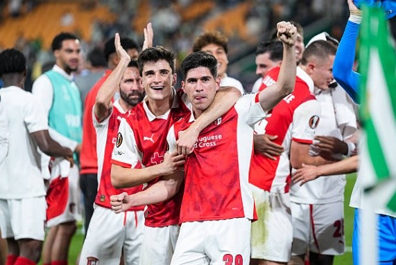 Braga ngược dòng thành công trước Betis.