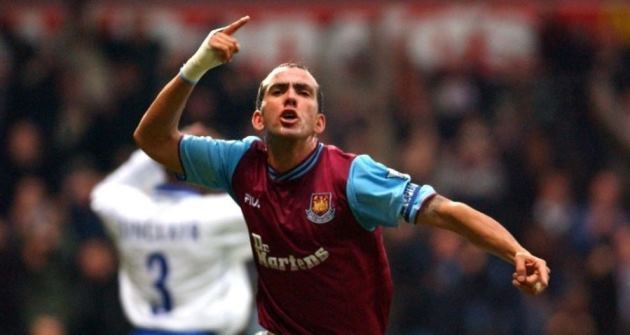 Paolo Di Canio thường có những hành động quá khích.