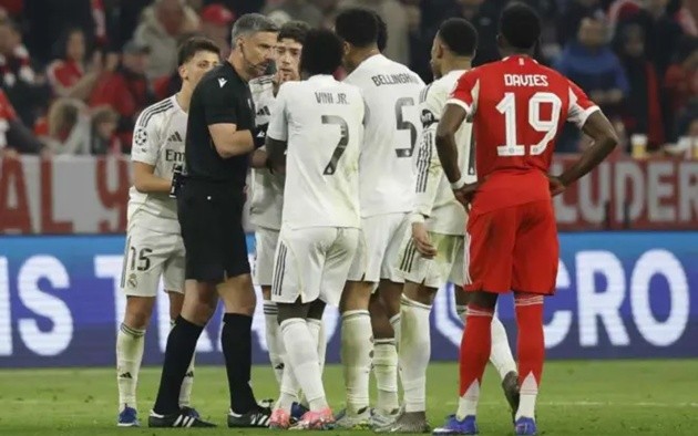 Real liên tục đón nhận những quyết định hà khắc từ trọng tài