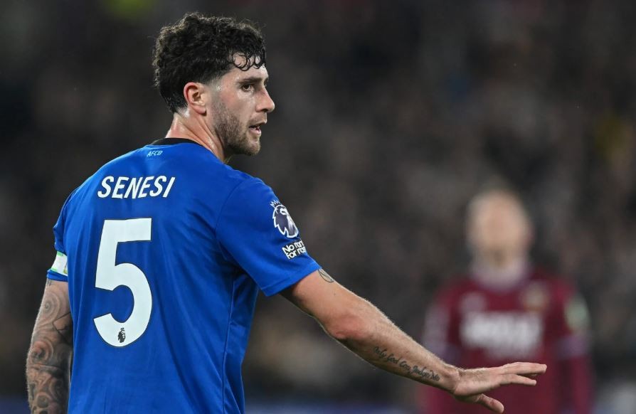 Marcos Senesi là sự lựa chọn khôn ngoan của M.U.
