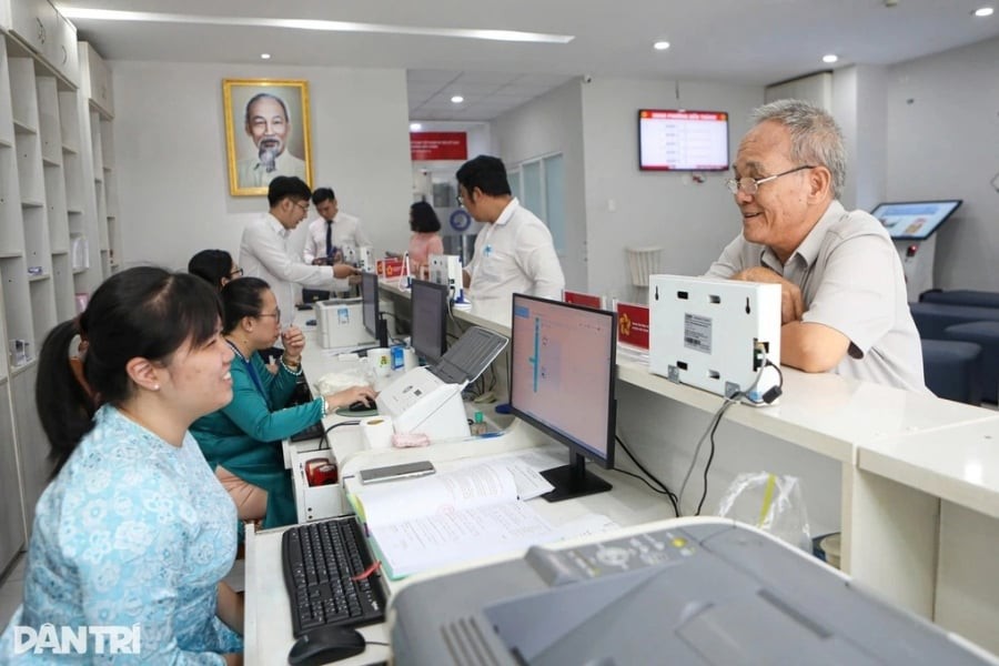 Phương án thứ hai đề xuất tăng đồng loạt 8% trên mức hưởng của tháng 6/2026 đối với toàn bộ đối tượng thuộc diện điều chỉnh.

