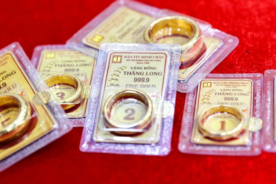 Mở cửa phiên sáng 18/4, giá vàng miếng SJC được điều chỉnh tăng mạnh 1 triệu đồng/lượng, hiện giao dịch quanh mức 168,5 – 172 triệu đồng/lượng (mua vào – bán ra).

