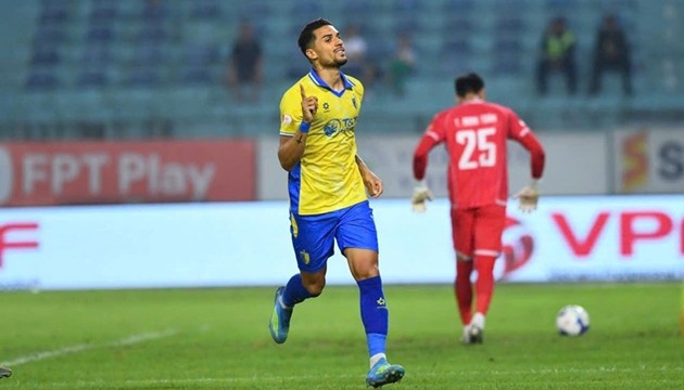 Hoàng Hên lại nổ súng.