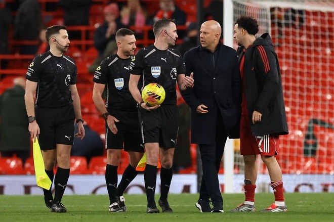 Một số trọng tài không thể bắt trận derby Merseyside.