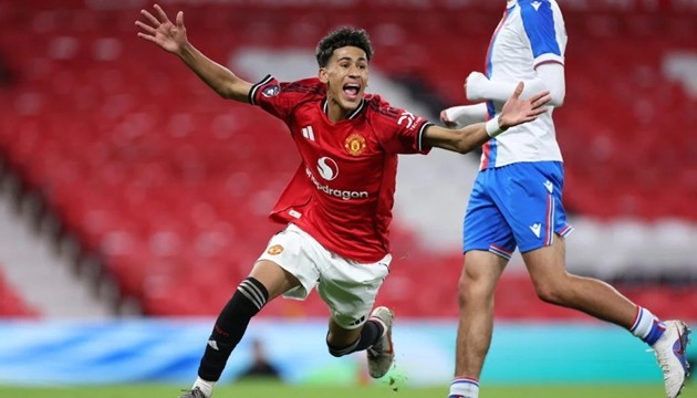 Ferdinand ca ngợi các tài năng trẻ U18 Man United.