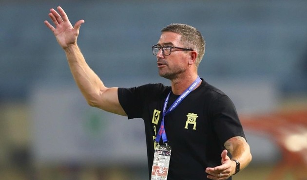 Harry Kewell không hài lòng dù Hà Nội FC giành chiến thắng.