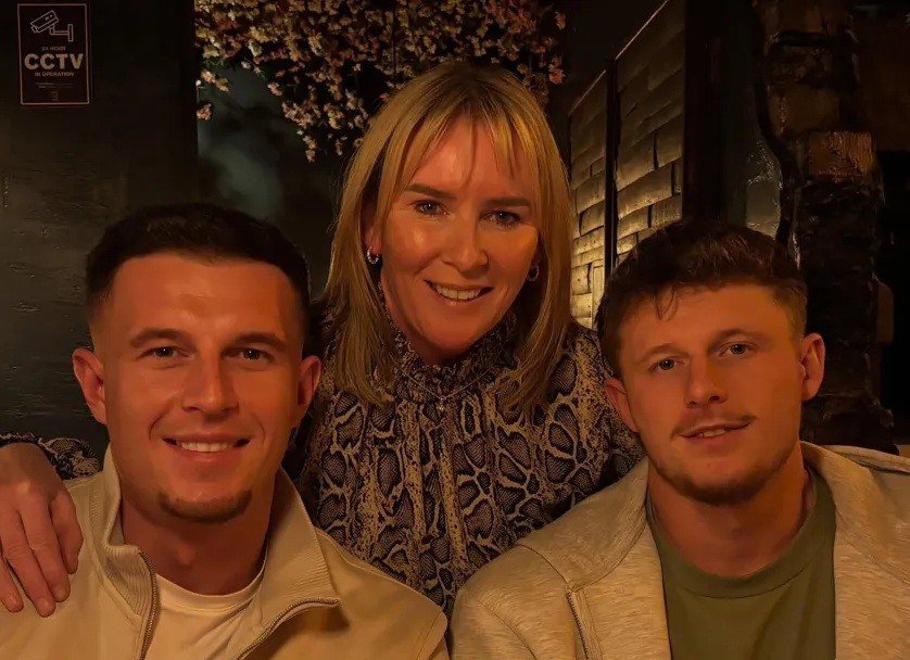 Mẹ của Anderson vừa qua đời.