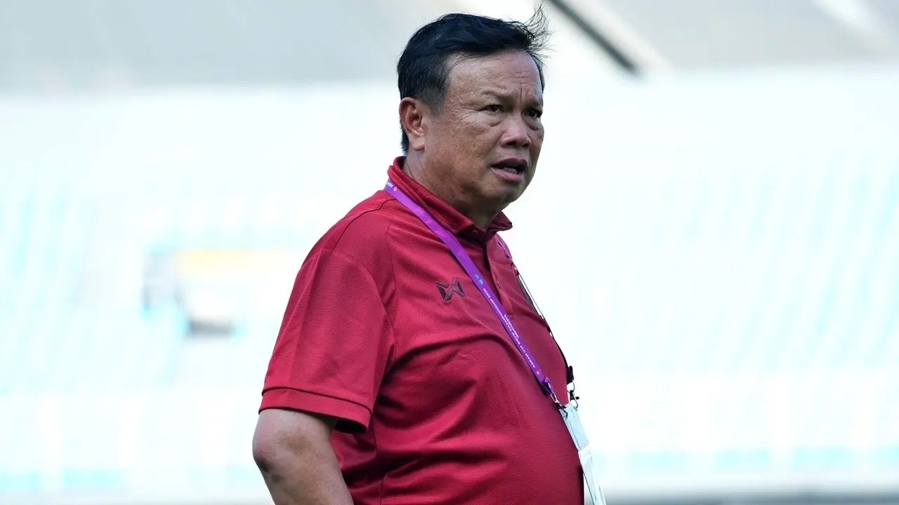 HLV Sirisak Yodyardthai tuyên bố từ chức sau thất bại của U17 Thái Lan tại giải Đông Nam Á.