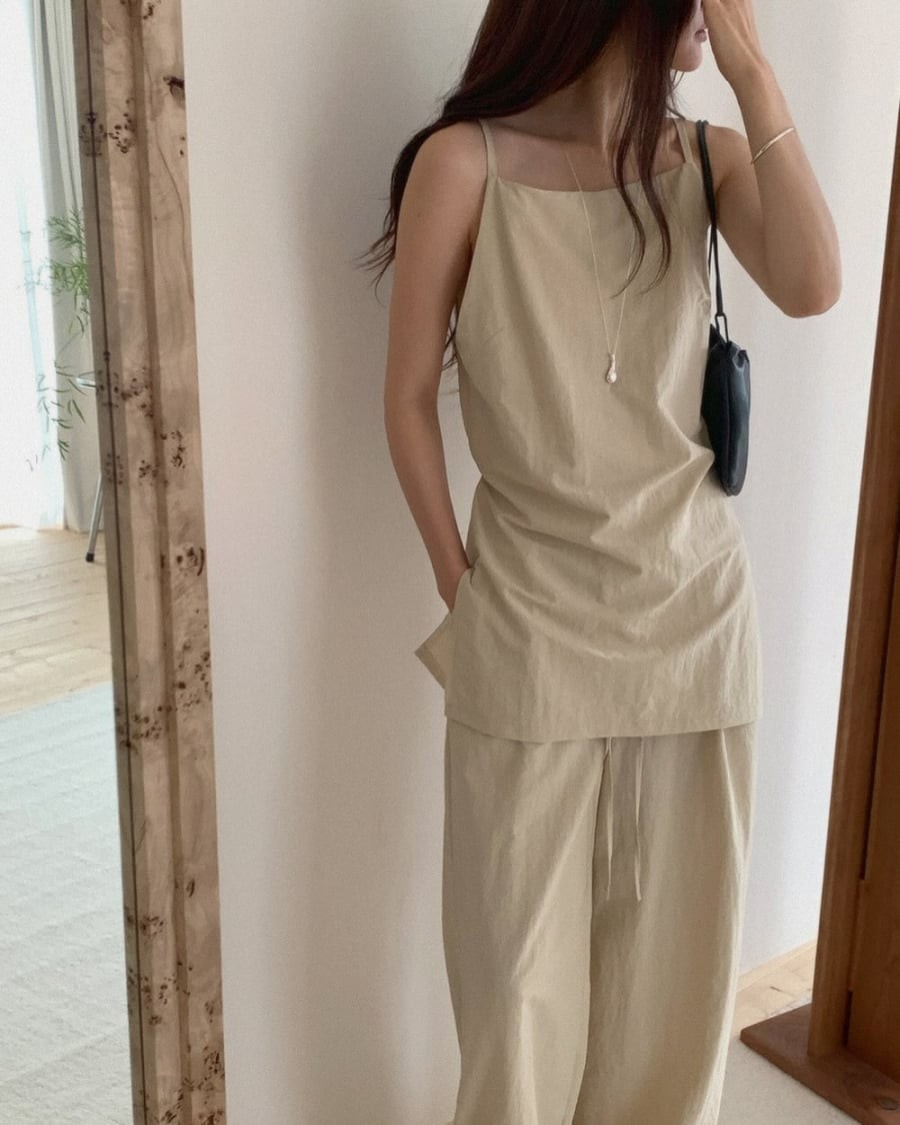 Thiết kế của áo linen thường thiên về sự tối giản, tập trung vào tính ứng dụng và sự thoải mái.