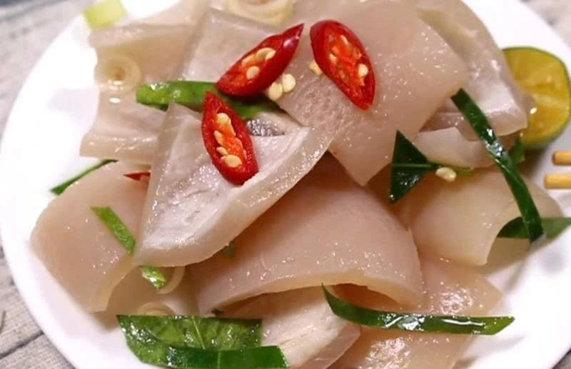 Thịt lợn là thực phẩm quen thuộc trong bữa cơm hàng ngày, cung cấp protein và chất béo cần thiết cho cơ thể. Tuy nhiên, phần bì lợn thường bị nhiều người loại bỏ.

